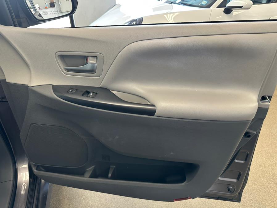 2019 Toyota Sienna LE FWD 8-Passenger (Natl), available for sale in Inwood, New York | 5 Towns Drive. Inwood, New York 2019 Toyota Sienna LE FWD 8-Passenger (Natl), available for sale in Inwood, New York | 5 Towns Drive. Inwood, New York