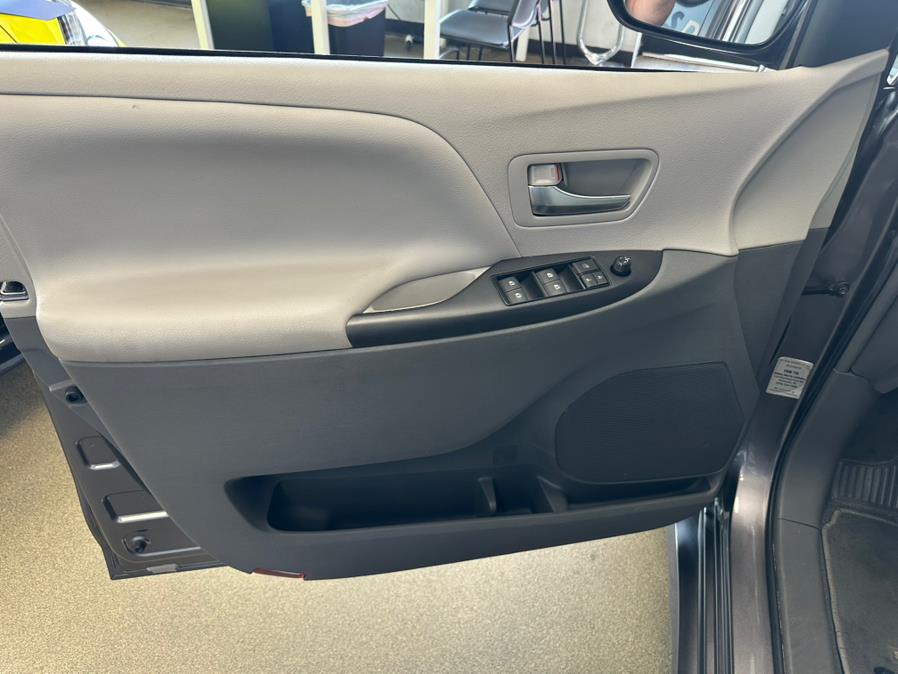 2019 Toyota Sienna LE FWD 8-Passenger (Natl), available for sale in Inwood, New York | 5 Towns Drive. Inwood, New York 2019 Toyota Sienna LE FWD 8-Passenger (Natl), available for sale in Inwood, New York | 5 Towns Drive. Inwood, New York