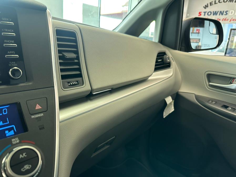 2019 Toyota Sienna LE FWD 8-Passenger (Natl), available for sale in Inwood, New York | 5 Towns Drive. Inwood, New York 2019 Toyota Sienna LE FWD 8-Passenger (Natl), available for sale in Inwood, New York | 5 Towns Drive. Inwood, New York