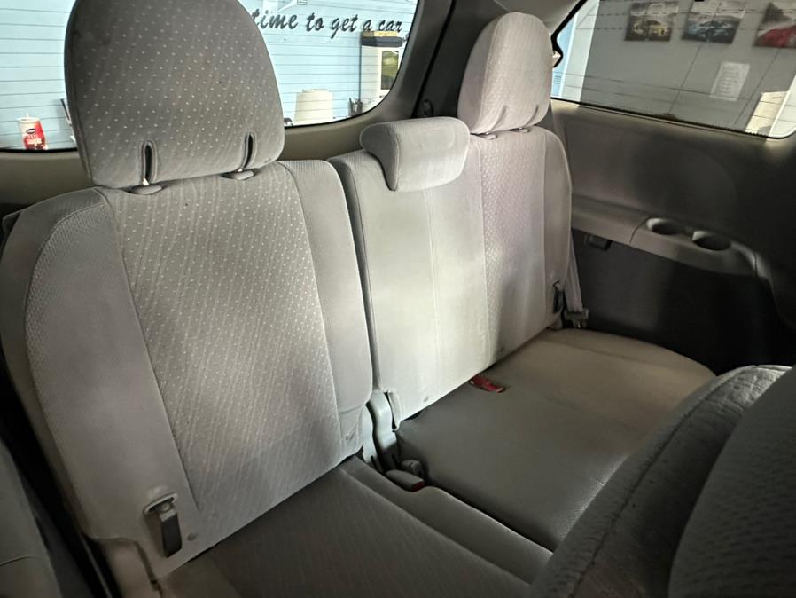 2019 Toyota Sienna LE FWD 8-Passenger (Natl), available for sale in Inwood, New York | 5 Towns Drive. Inwood, New York 2019 Toyota Sienna LE FWD 8-Passenger (Natl), available for sale in Inwood, New York | 5 Towns Drive. Inwood, New York