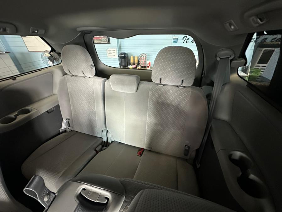 2019 Toyota Sienna LE FWD 8-Passenger (Natl), available for sale in Inwood, New York | 5 Towns Drive. Inwood, New York 2019 Toyota Sienna LE FWD 8-Passenger (Natl), available for sale in Inwood, New York | 5 Towns Drive. Inwood, New York