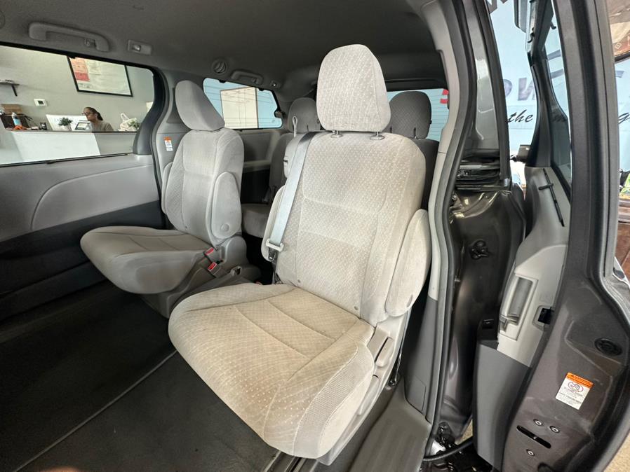 2019 Toyota Sienna LE FWD 8-Passenger (Natl), available for sale in Inwood, New York | 5 Towns Drive. Inwood, New York 2019 Toyota Sienna LE FWD 8-Passenger (Natl), available for sale in Inwood, New York | 5 Towns Drive. Inwood, New York