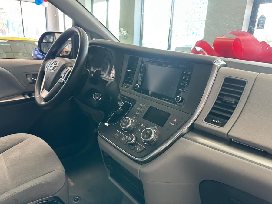 2019 Toyota Sienna LE FWD 8-Passenger (Natl), available for sale in Inwood, New York | 5 Towns Drive. Inwood, New York 2019 Toyota Sienna LE FWD 8-Passenger (Natl), available for sale in Inwood, New York | 5 Towns Drive. Inwood, New York