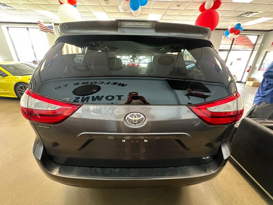2019 Toyota Sienna LE FWD 8-Passenger (Natl), available for sale in Inwood, New York | 5 Towns Drive. Inwood, New York 2019 Toyota Sienna LE FWD 8-Passenger (Natl), available for sale in Inwood, New York | 5 Towns Drive. Inwood, New York