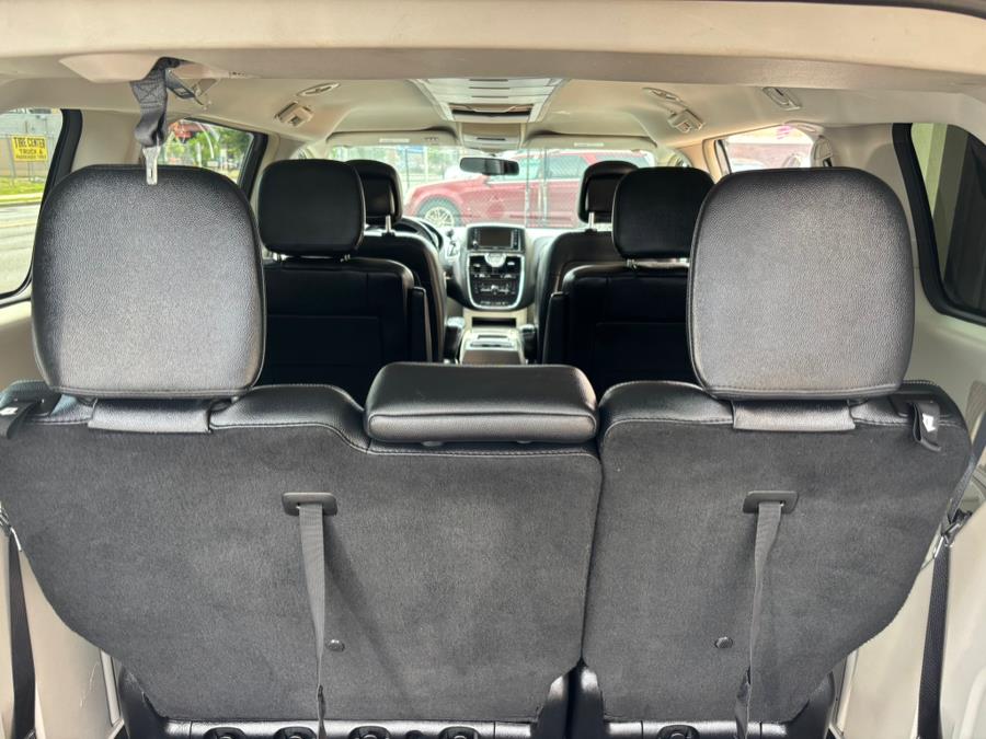 2016 Chrysler Town & Country 4dr Wgn Touring, available for sale in New haven, Connecticut | Wilson Maturo Motors. New haven, Connecticut 2016 Chrysler Town & Country 4dr Wgn Touring, available for sale in New haven, Connecticut | Wilson Maturo Motors. New haven, Connecticut
