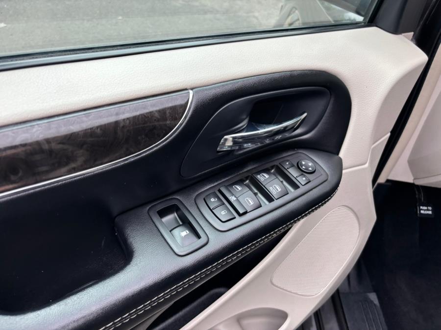 2016 Chrysler Town & Country 4dr Wgn Touring, available for sale in New haven, Connecticut | Wilson Maturo Motors. New haven, Connecticut 2016 Chrysler Town & Country 4dr Wgn Touring, available for sale in New haven, Connecticut | Wilson Maturo Motors. New haven, Connecticut