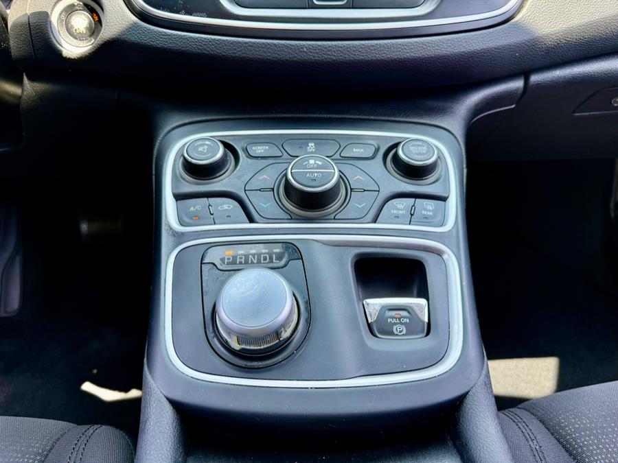2015 Chrysler 200 4dr Sdn Limited FWD, available for sale in Tarzana, California | Ivanna Auto. Tarzana, California 2015 Chrysler 200 4dr Sdn Limited FWD, available for sale in Tarzana, California | Ivanna Auto. Tarzana, California
