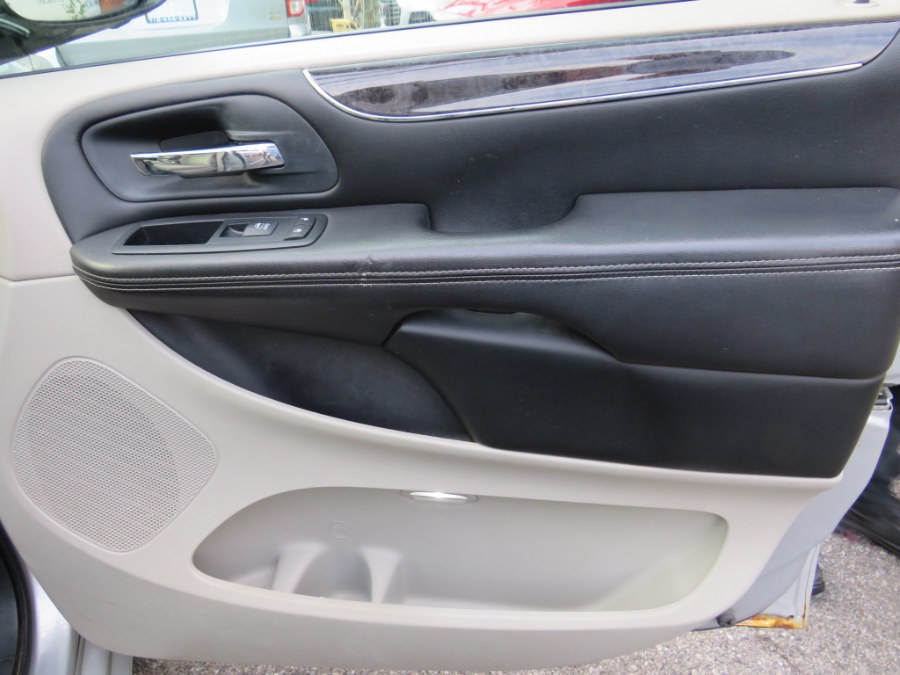 2011 Chrysler Town & Country 4dr Wgn Touring, available for sale in Middle Village, New York | Road Masters II INC. Middle Village, New York 2011 Chrysler Town & Country 4dr Wgn Touring, available for sale in Middle Village, New York | Road Masters II INC. Middle Village, New York