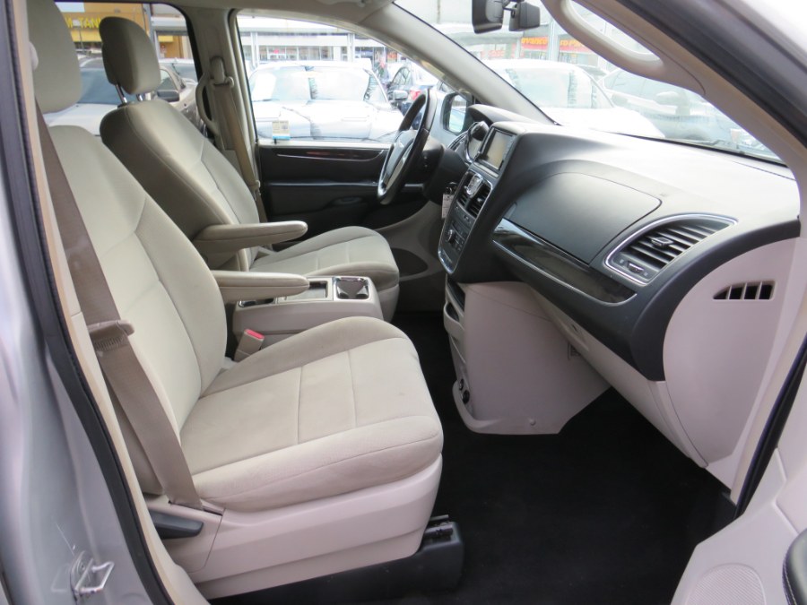 2011 Chrysler Town & Country 4dr Wgn Touring, available for sale in Middle Village, New York | Road Masters II INC. Middle Village, New York 2011 Chrysler Town & Country 4dr Wgn Touring, available for sale in Middle Village, New York | Road Masters II INC. Middle Village, New York