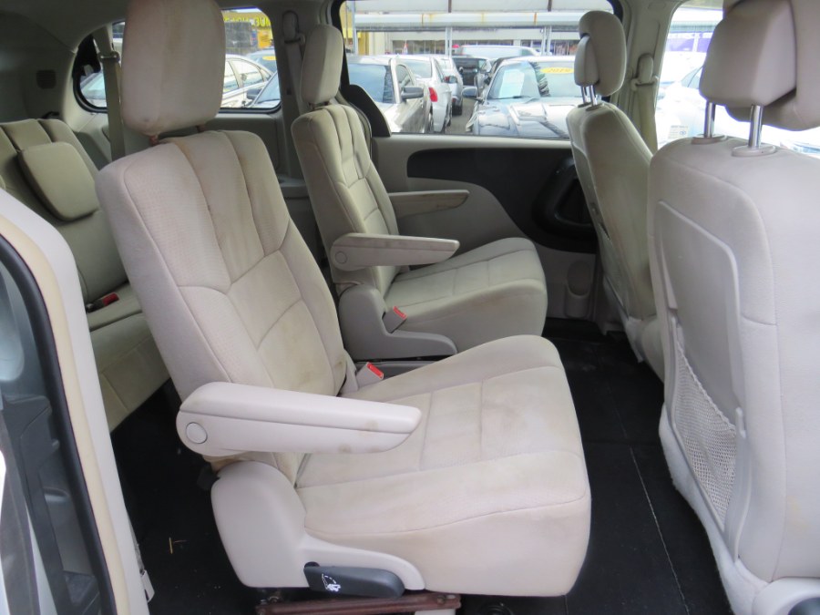 2011 Chrysler Town & Country 4dr Wgn Touring, available for sale in Middle Village, New York | Road Masters II INC. Middle Village, New York 2011 Chrysler Town & Country 4dr Wgn Touring, available for sale in Middle Village, New York | Road Masters II INC. Middle Village, New York