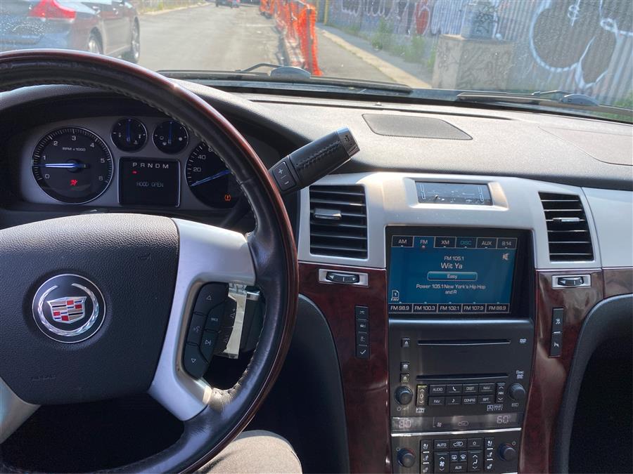 2008 Cadillac Escalade Luxury photo 11