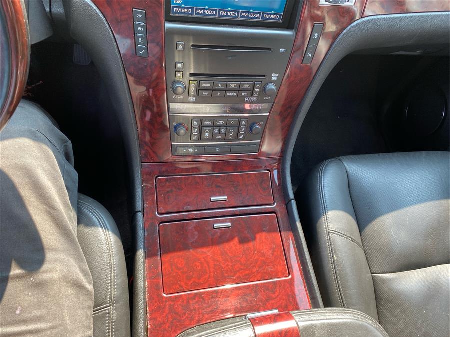 2008 Cadillac Escalade Luxury photo 12