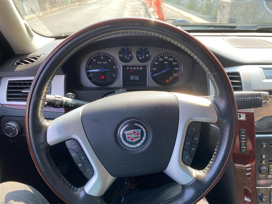 2008 Cadillac Escalade Luxury photo 17