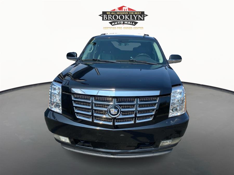 2008 Cadillac Escalade Luxury photo 2