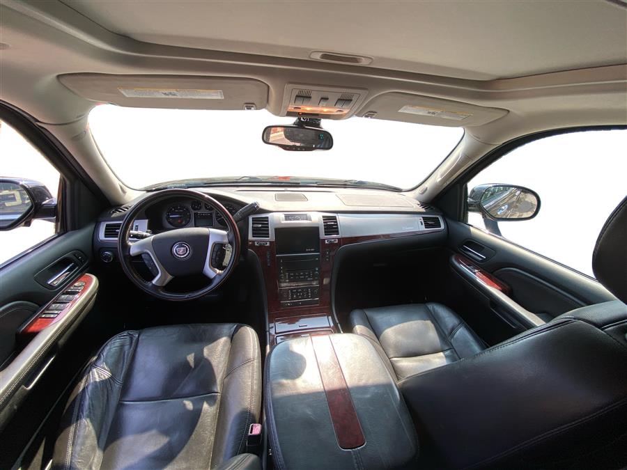 2008 Cadillac Escalade Luxury photo 9