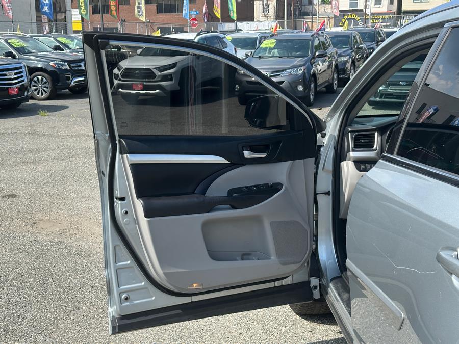 2018 Toyota Highlander XLE V6 AWD (Natl), available for sale in Irvington , New Jersey | Auto Haus of Irvington Corp. Irvington , New Jersey 2018 Toyota Highlander XLE V6 AWD (Natl), available for sale in Irvington , New Jersey | Auto Haus of Irvington Corp. Irvington , New Jersey