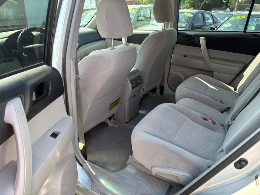 2009 Toyota Highlander 4WD 4dr V6 Base, available for sale in East Windsor, Connecticut | CT Car Co LLC. East Windsor, Connecticut 2009 Toyota Highlander 4WD 4dr V6 Base, available for sale in East Windsor, Connecticut | CT Car Co LLC. East Windsor, Connecticut