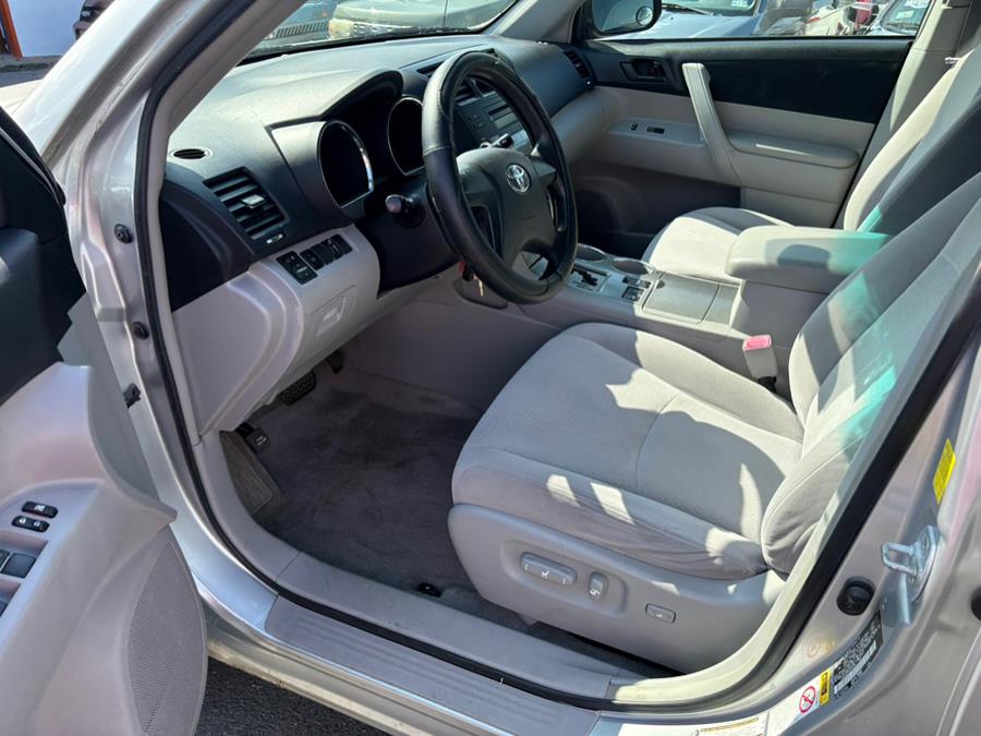 2009 Toyota Highlander 4WD 4dr V6 Base, available for sale in East Windsor, Connecticut | CT Car Co LLC. East Windsor, Connecticut 2009 Toyota Highlander 4WD 4dr V6 Base, available for sale in East Windsor, Connecticut | CT Car Co LLC. East Windsor, Connecticut