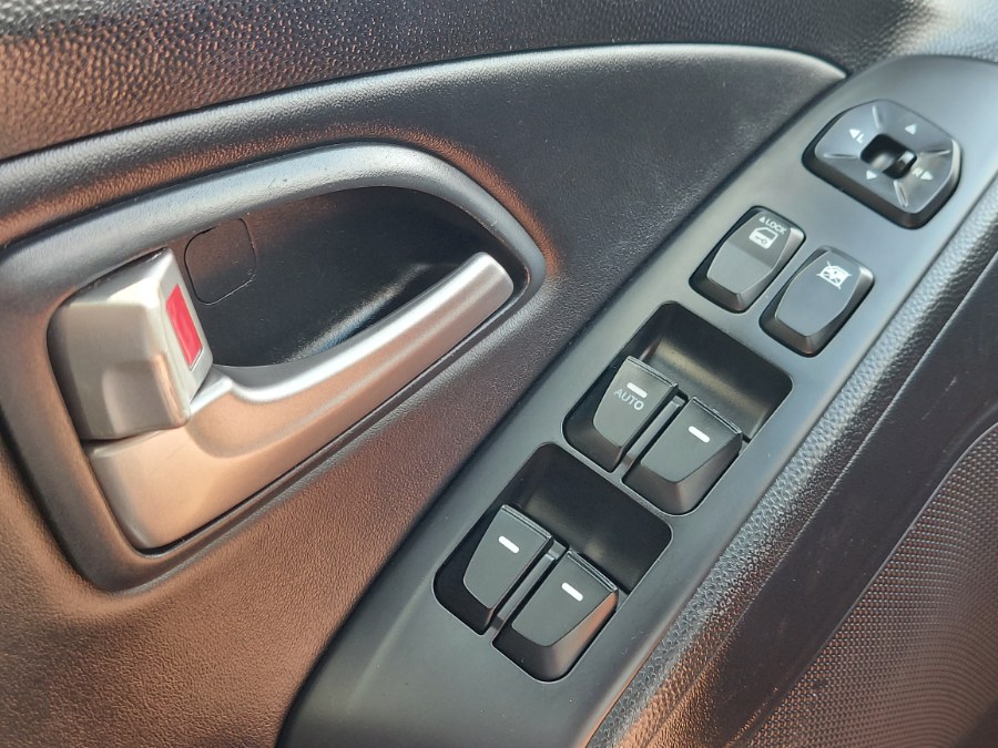 2012 Hyundai Tucson AWD 4dr Auto Limited PZEV, available for sale in East Windsor, Connecticut | United Auto Sales of E Windsor, Inc. East Windsor, Connecticut 2012 Hyundai Tucson AWD 4dr Auto Limited PZEV, available for sale in East Windsor, Connecticut | United Auto Sales of E Windsor, Inc. East Windsor, Connecticut