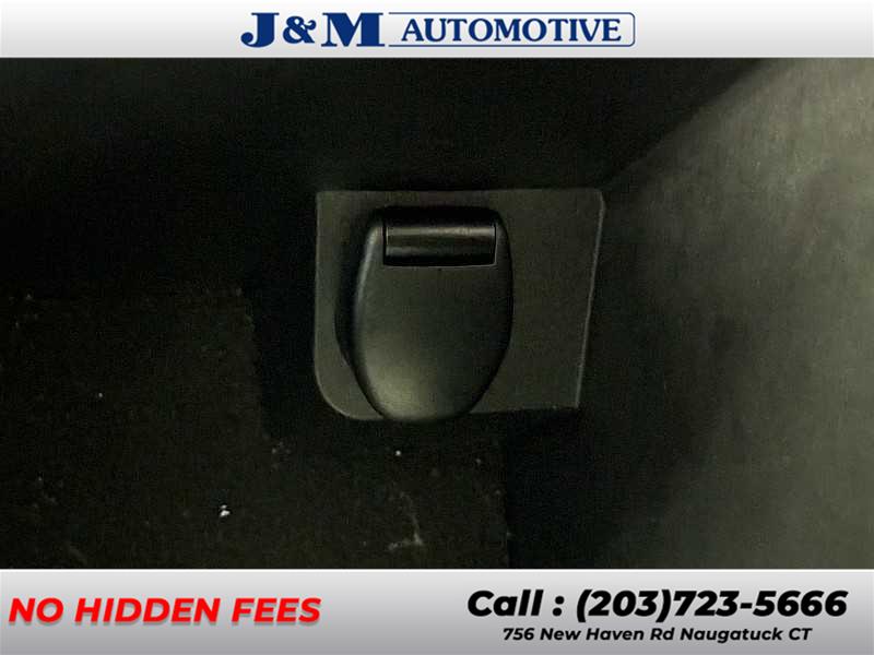 2015 Nissan Rogue SV, available for sale in Naugatuck, Connecticut | J&M Automotive Sls&Svc LLC. Naugatuck, Connecticut 2015 Nissan Rogue SV, available for sale in Naugatuck, Connecticut | J&M Automotive Sls&Svc LLC. Naugatuck, Connecticut