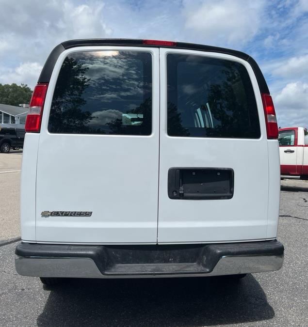 2022 Chevrolet Express Cargo Van 2500 photo 3