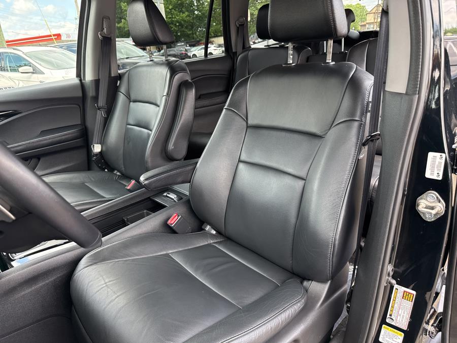 2016 Honda Pilot AWD 4dr Touring w/RES & Navi, available for sale in Little Ferry, New Jersey | Victoria Preowned Autos Inc. Little Ferry, New Jersey 2016 Honda Pilot AWD 4dr Touring w/RES & Navi, available for sale in Little Ferry, New Jersey | Victoria Preowned Autos Inc. Little Ferry, New Jersey