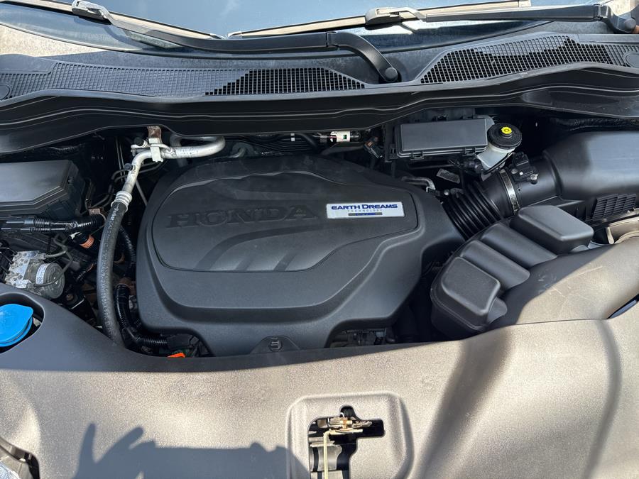 2016 Honda Pilot AWD 4dr Touring w/RES & Navi, available for sale in Little Ferry, New Jersey | Victoria Preowned Autos Inc. Little Ferry, New Jersey 2016 Honda Pilot AWD 4dr Touring w/RES & Navi, available for sale in Little Ferry, New Jersey | Victoria Preowned Autos Inc. Little Ferry, New Jersey