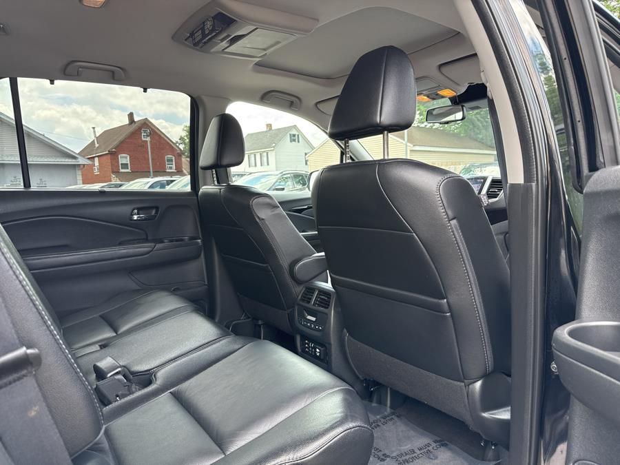 2016 Honda Pilot AWD 4dr Touring w/RES & Navi, available for sale in Little Ferry, New Jersey | Victoria Preowned Autos Inc. Little Ferry, New Jersey 2016 Honda Pilot AWD 4dr Touring w/RES & Navi, available for sale in Little Ferry, New Jersey | Victoria Preowned Autos Inc. Little Ferry, New Jersey