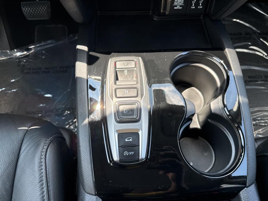 2016 Honda Pilot AWD 4dr Touring w/RES & Navi, available for sale in Little Ferry, New Jersey | Victoria Preowned Autos Inc. Little Ferry, New Jersey 2016 Honda Pilot AWD 4dr Touring w/RES & Navi, available for sale in Little Ferry, New Jersey | Victoria Preowned Autos Inc. Little Ferry, New Jersey