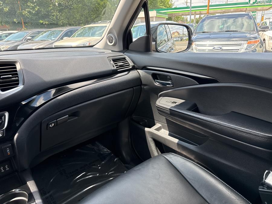 2016 Honda Pilot AWD 4dr Touring w/RES & Navi, available for sale in Little Ferry, New Jersey | Victoria Preowned Autos Inc. Little Ferry, New Jersey 2016 Honda Pilot AWD 4dr Touring w/RES & Navi, available for sale in Little Ferry, New Jersey | Victoria Preowned Autos Inc. Little Ferry, New Jersey