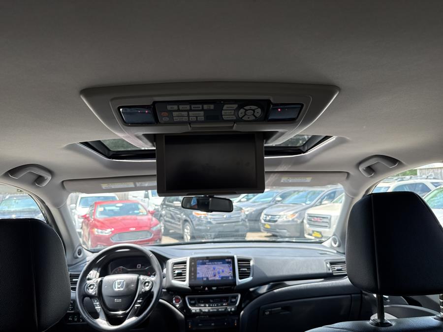2016 Honda Pilot AWD 4dr Touring w/RES & Navi, available for sale in Little Ferry, New Jersey | Victoria Preowned Autos Inc. Little Ferry, New Jersey 2016 Honda Pilot AWD 4dr Touring w/RES & Navi, available for sale in Little Ferry, New Jersey | Victoria Preowned Autos Inc. Little Ferry, New Jersey