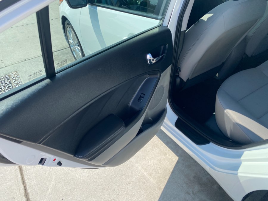 2014 Kia Forte 4dr Sdn Auto LX, available for sale in Middle Village, New York | Middle Village Motors . Middle Village, New York 2014 Kia Forte 4dr Sdn Auto LX, available for sale in Middle Village, New York | Middle Village Motors . Middle Village, New York