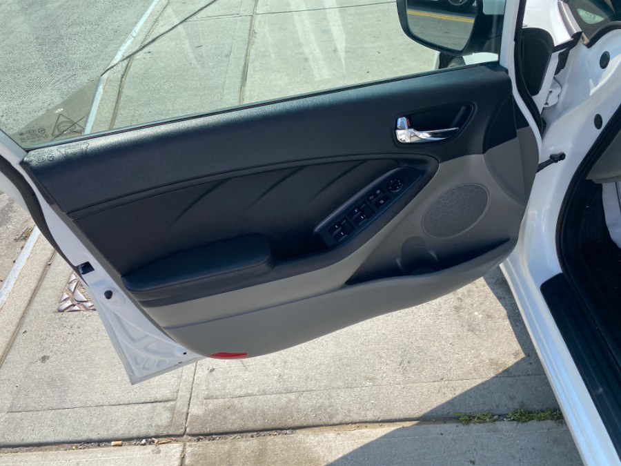 2014 Kia Forte 4dr Sdn Auto LX, available for sale in Middle Village, New York | Middle Village Motors . Middle Village, New York 2014 Kia Forte 4dr Sdn Auto LX, available for sale in Middle Village, New York | Middle Village Motors . Middle Village, New York
