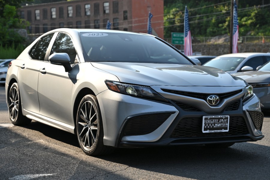 2023 Toyota Camry SE photo 6