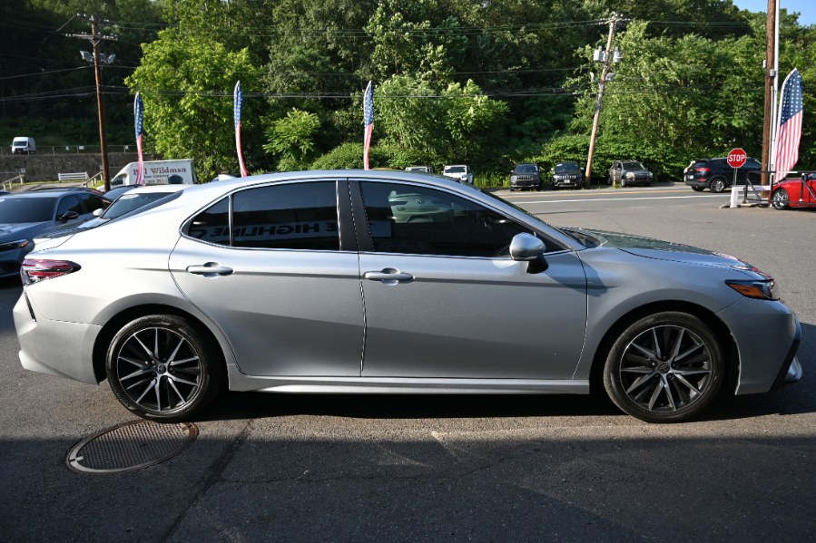 2023 Toyota Camry SE photo 5