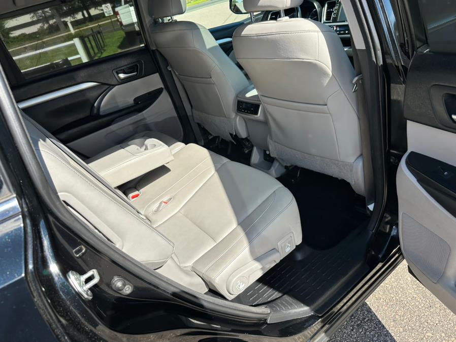 2016 Toyota Highlander AWD 4dr V6 XLE (Natl), available for sale in South Windsor, Connecticut | Mike And Tony Auto Sales, Inc. South Windsor, Connecticut 2016 Toyota Highlander AWD 4dr V6 XLE (Natl), available for sale in South Windsor, Connecticut | Mike And Tony Auto Sales, Inc. South Windsor, Connecticut