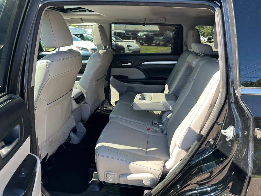 2016 Toyota Highlander AWD 4dr V6 XLE (Natl), available for sale in South Windsor, Connecticut | Mike And Tony Auto Sales, Inc. South Windsor, Connecticut 2016 Toyota Highlander AWD 4dr V6 XLE (Natl), available for sale in South Windsor, Connecticut | Mike And Tony Auto Sales, Inc. South Windsor, Connecticut