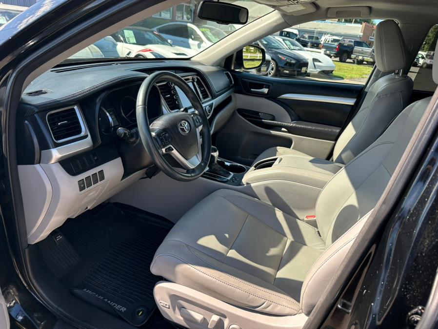 2016 Toyota Highlander AWD 4dr V6 XLE (Natl), available for sale in South Windsor, Connecticut | Mike And Tony Auto Sales, Inc. South Windsor, Connecticut 2016 Toyota Highlander AWD 4dr V6 XLE (Natl), available for sale in South Windsor, Connecticut | Mike And Tony Auto Sales, Inc. South Windsor, Connecticut