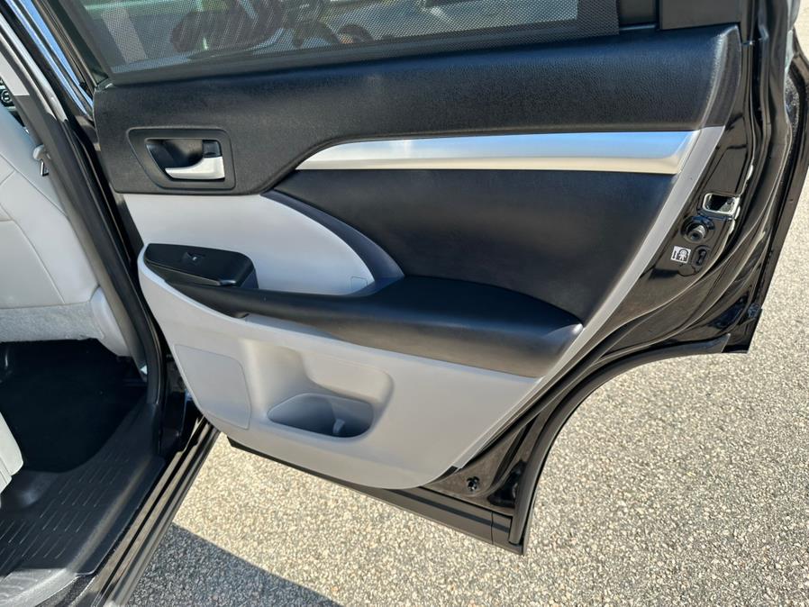 2016 Toyota Highlander AWD 4dr V6 XLE (Natl), available for sale in South Windsor, Connecticut | Mike And Tony Auto Sales, Inc. South Windsor, Connecticut 2016 Toyota Highlander AWD 4dr V6 XLE (Natl), available for sale in South Windsor, Connecticut | Mike And Tony Auto Sales, Inc. South Windsor, Connecticut