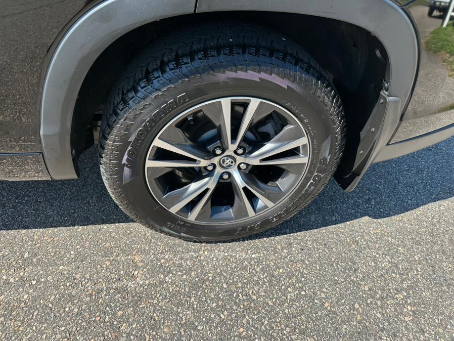 2016 Toyota Highlander AWD 4dr V6 XLE (Natl), available for sale in South Windsor, Connecticut | Mike And Tony Auto Sales, Inc. South Windsor, Connecticut 2016 Toyota Highlander AWD 4dr V6 XLE (Natl), available for sale in South Windsor, Connecticut | Mike And Tony Auto Sales, Inc. South Windsor, Connecticut