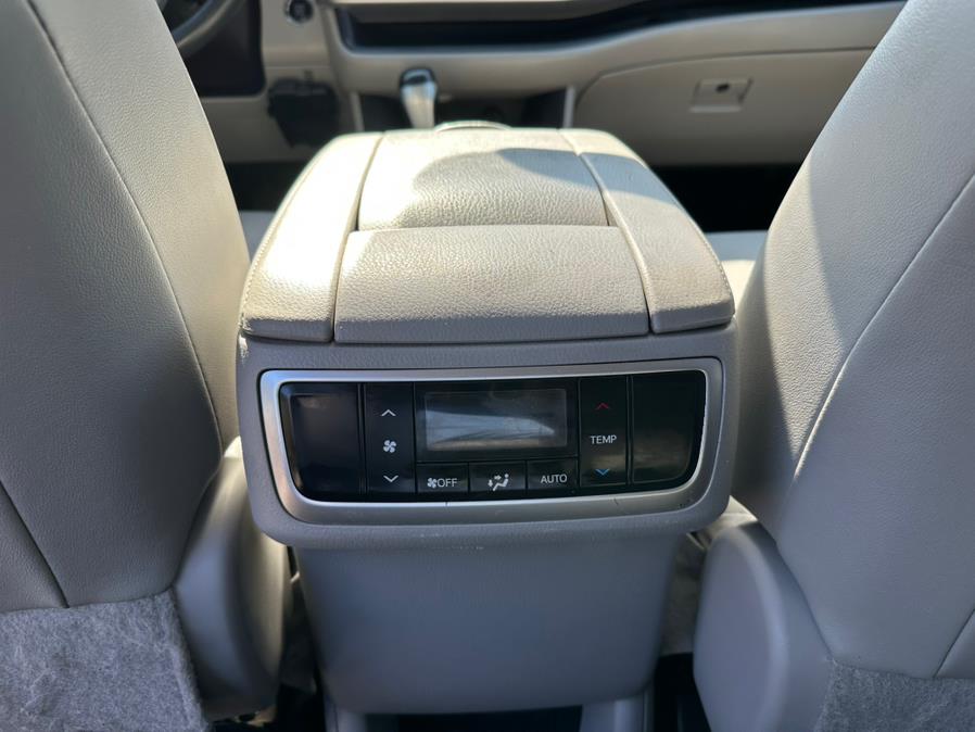 2016 Toyota Highlander AWD 4dr V6 XLE (Natl), available for sale in South Windsor, Connecticut | Mike And Tony Auto Sales, Inc. South Windsor, Connecticut 2016 Toyota Highlander AWD 4dr V6 XLE (Natl), available for sale in South Windsor, Connecticut | Mike And Tony Auto Sales, Inc. South Windsor, Connecticut