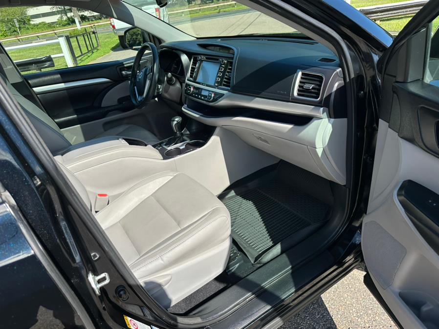 2016 Toyota Highlander AWD 4dr V6 XLE (Natl), available for sale in South Windsor, Connecticut | Mike And Tony Auto Sales, Inc. South Windsor, Connecticut 2016 Toyota Highlander AWD 4dr V6 XLE (Natl), available for sale in South Windsor, Connecticut | Mike And Tony Auto Sales, Inc. South Windsor, Connecticut