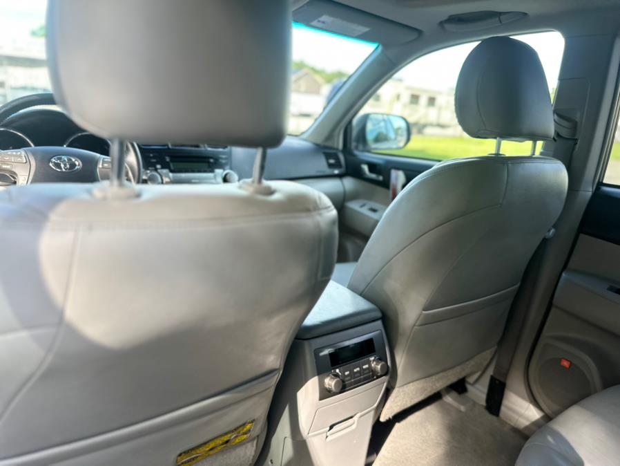 2009 Toyota Highlander 4WD 4dr V6 Limited, available for sale in Springfield, Massachusetts | Auto Globe LLC. Springfield, Massachusetts 2009 Toyota Highlander 4WD 4dr V6 Limited, available for sale in Springfield, Massachusetts | Auto Globe LLC. Springfield, Massachusetts