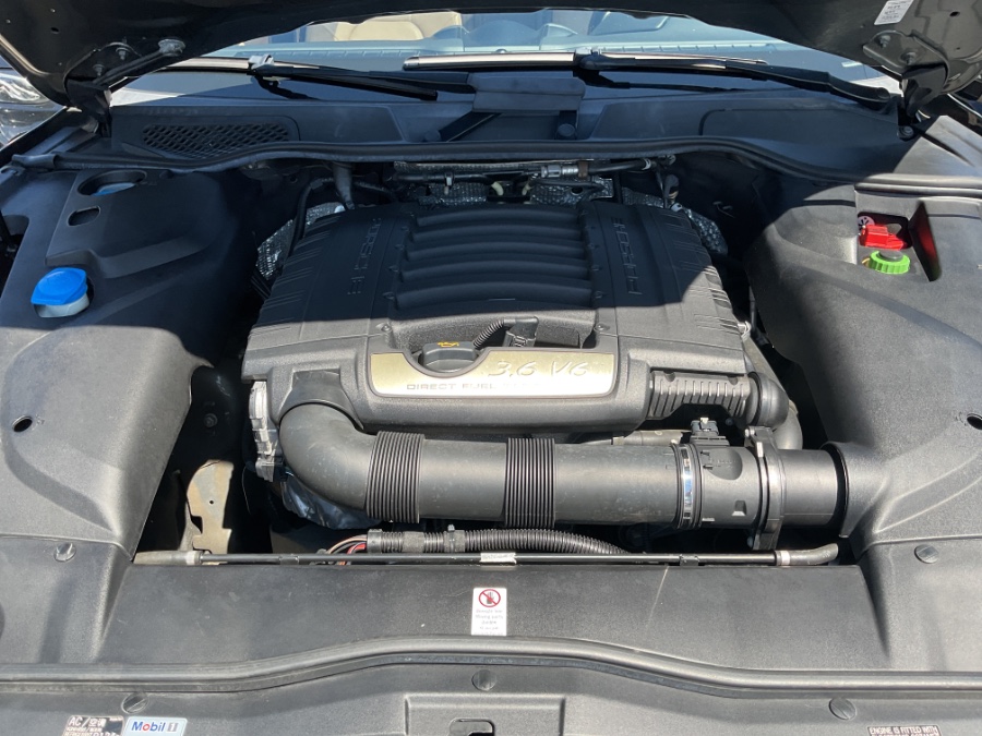 2016 Porsche Cayenne AWD 4dr, available for sale in Waterbury, Connecticut | Jim Juliani Motors. Waterbury, Connecticut 2016 Porsche Cayenne AWD 4dr, available for sale in Waterbury, Connecticut | Jim Juliani Motors. Waterbury, Connecticut