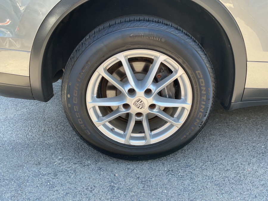 2016 Porsche Cayenne AWD 4dr, available for sale in Waterbury, Connecticut | Jim Juliani Motors. Waterbury, Connecticut 2016 Porsche Cayenne AWD 4dr, available for sale in Waterbury, Connecticut | Jim Juliani Motors. Waterbury, Connecticut