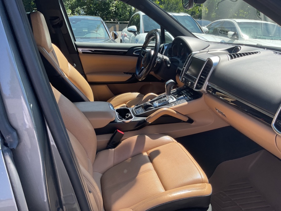 2016 Porsche Cayenne AWD 4dr, available for sale in Waterbury, Connecticut | Jim Juliani Motors. Waterbury, Connecticut 2016 Porsche Cayenne AWD 4dr, available for sale in Waterbury, Connecticut | Jim Juliani Motors. Waterbury, Connecticut