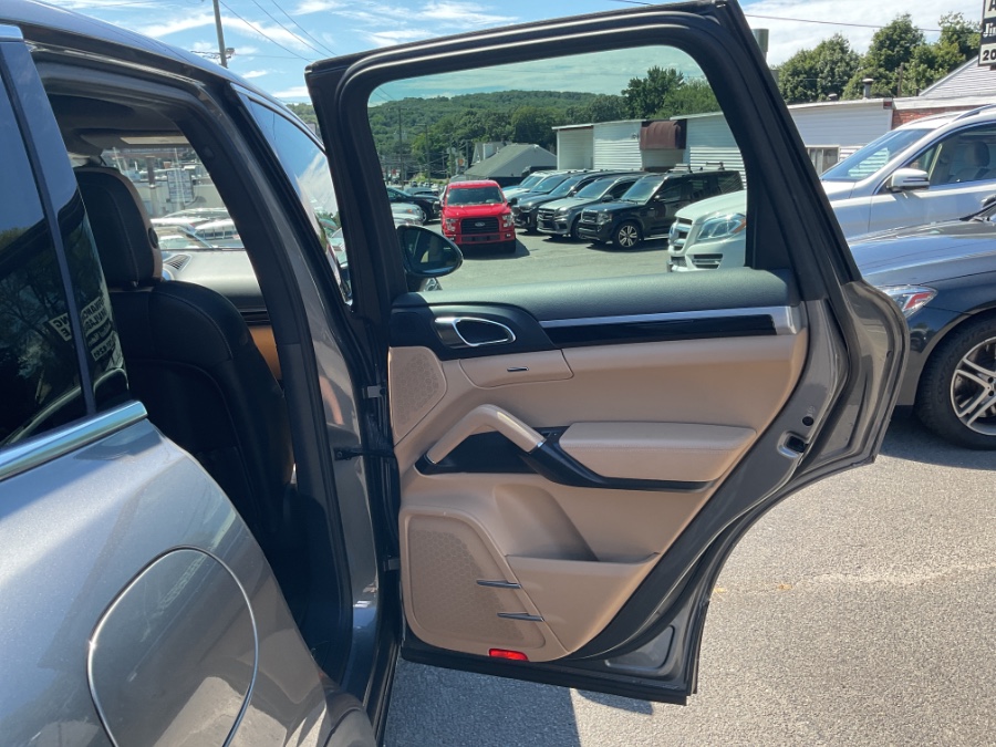 2016 Porsche Cayenne AWD 4dr, available for sale in Waterbury, Connecticut | Jim Juliani Motors. Waterbury, Connecticut 2016 Porsche Cayenne AWD 4dr, available for sale in Waterbury, Connecticut | Jim Juliani Motors. Waterbury, Connecticut