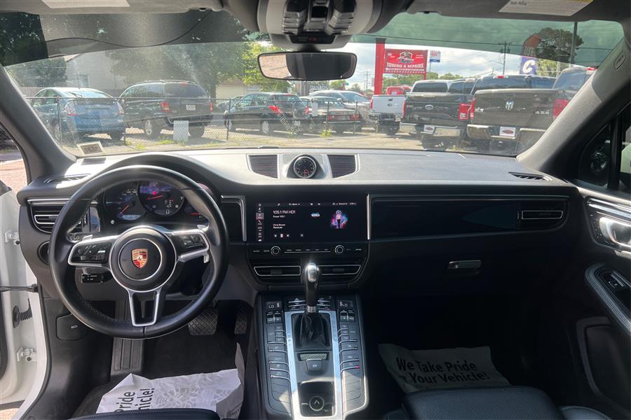 2020 Porsche Macan photo 14