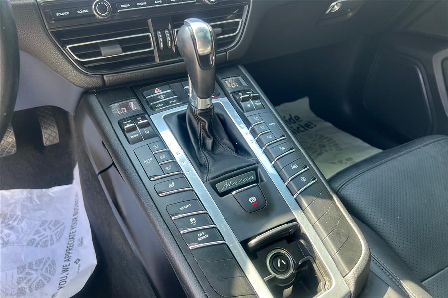 2020 Porsche Macan photo 16