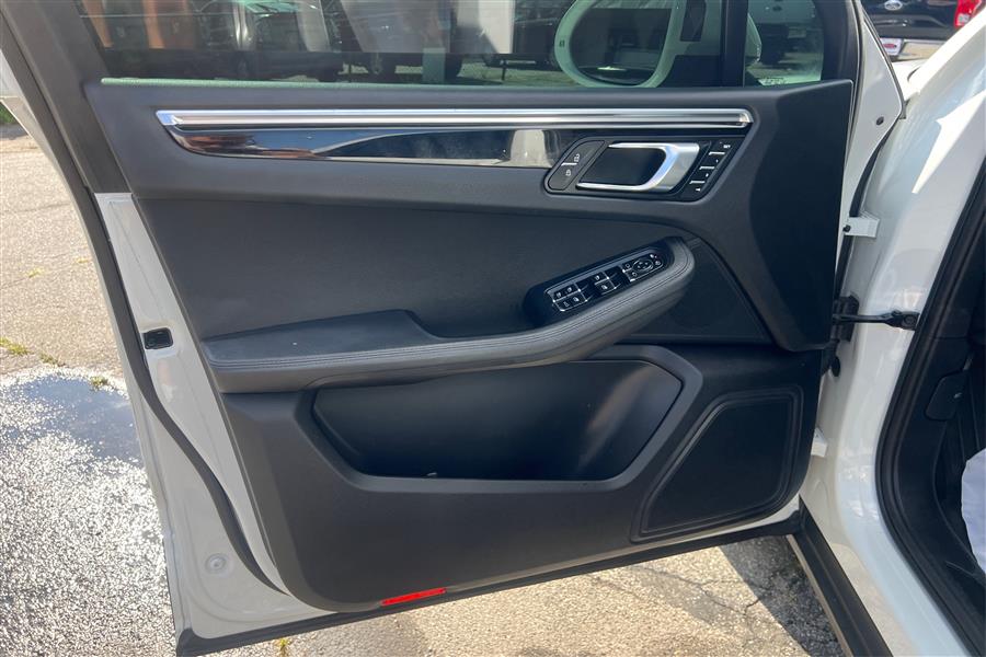 2020 Porsche Macan photo 20